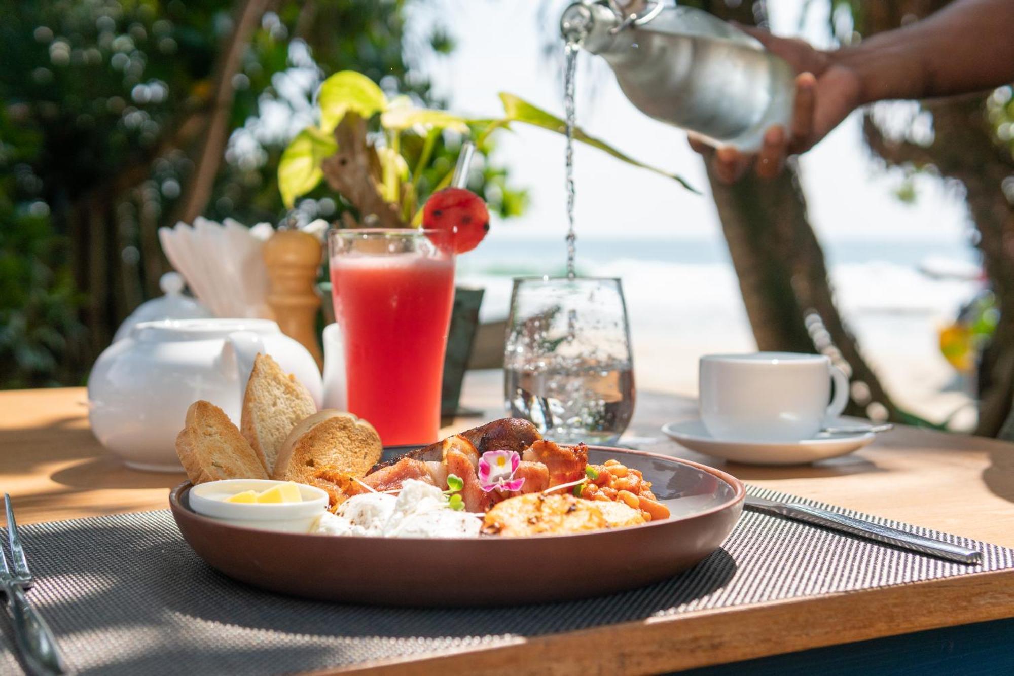 Halcyon Mawella Hotel Tangalle Buitenkant foto