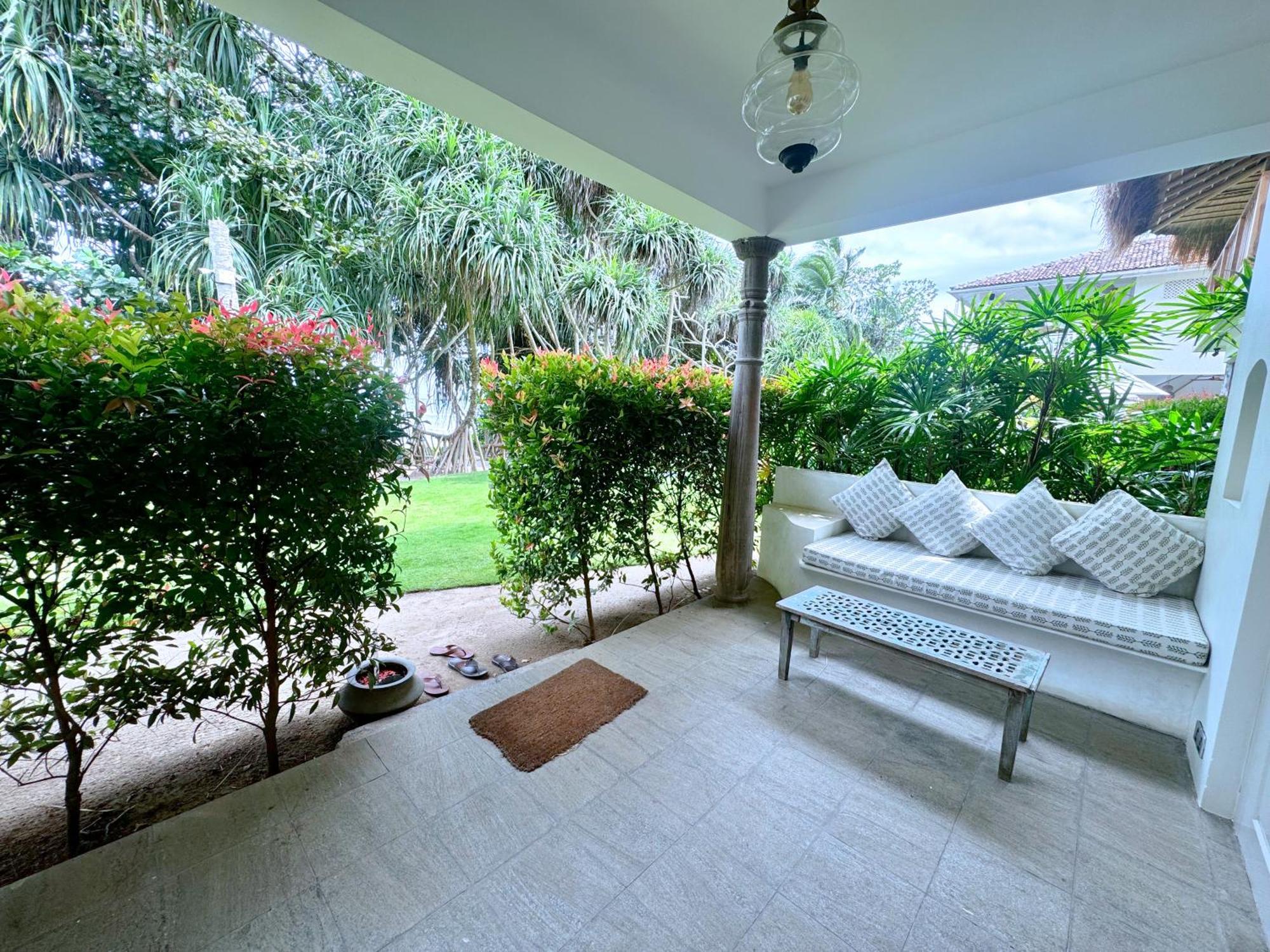 Halcyon Mawella Hotel Tangalle Buitenkant foto